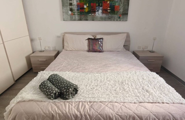 Cozy Double Room + Private Bath – Pembroke Stay