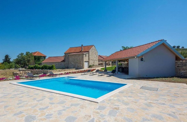 Cozy home in Donje Ceranje with WiFi