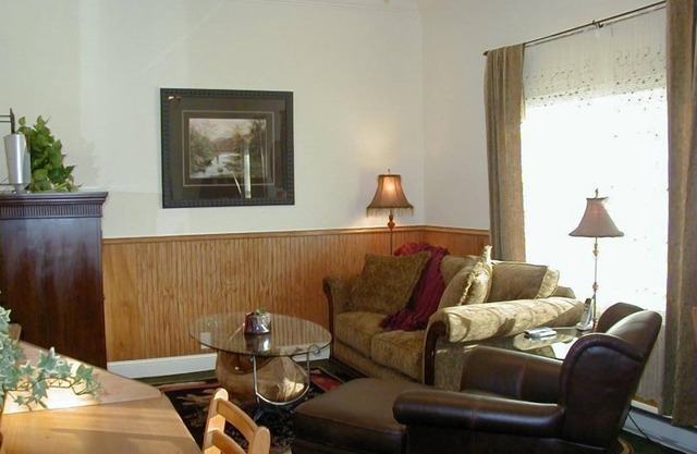 Cozy home in historic Downtown Bozeman, amazing location - Fish Tales on Main Street!