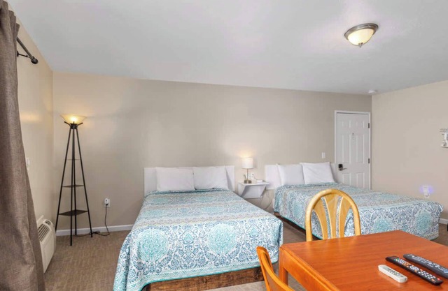 Cozy Lakeview suite with Kitchenette