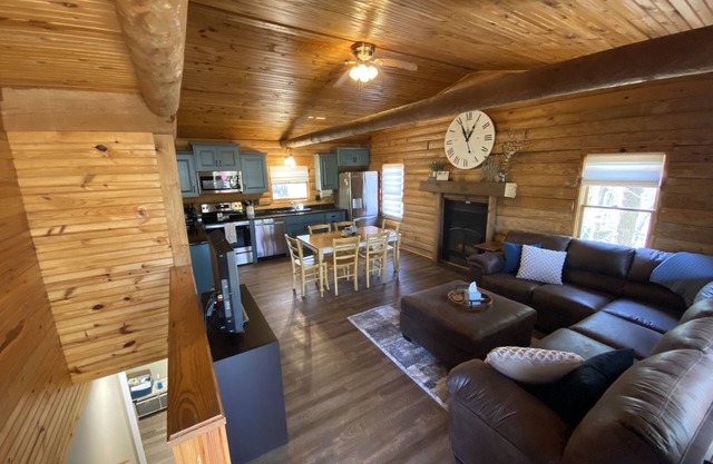 Cozy Log Cabin on Table Rock Lake - The Timbers Cabin #8