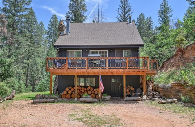 Cozy Mountain Cabin in Cascade