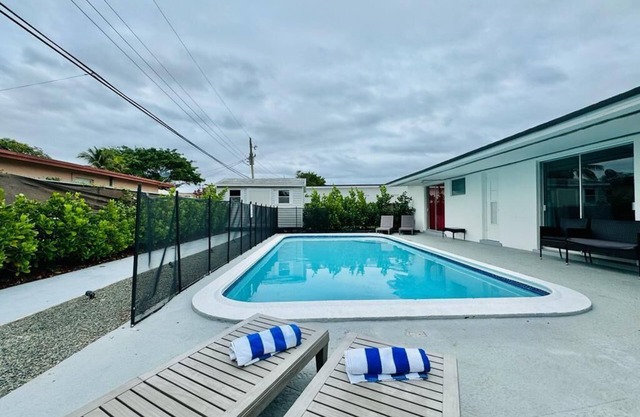 Cozy Pool Retreat, Close to Downtown Fort Lauderdale