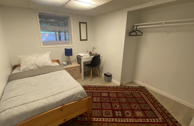 Cozy privet room near cypress sking with sharing bathroom and sharing kitchen