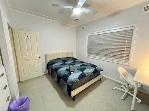 Cozy Queen Room in Two Story House - R2