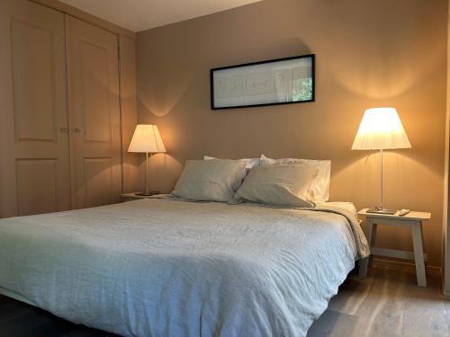 Cozy room just outside Utrecht Center, calm & green