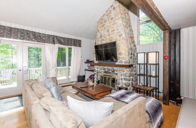Cozy Ski-In Ski-Out Chalet, just a 5 minute walk from the Tremblant Village!