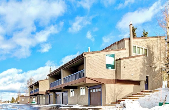 Cozy ski retreat in Breckenridge, Pet-friendly, unmatched view of Five peaks.