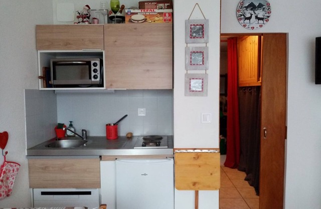 Cozy Studio for 4, South-Facing, 300m from Slopes, Pets Welcome
