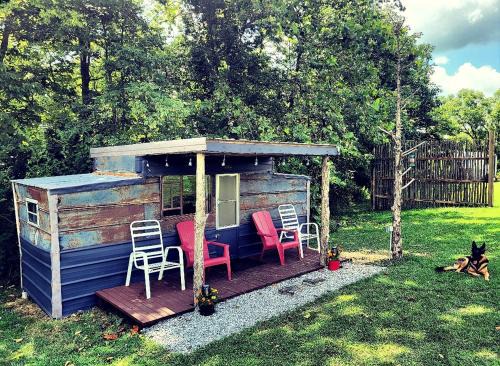 Cozy Tiny House on Working Farm, for Fun Glamping Trips in Kentucky