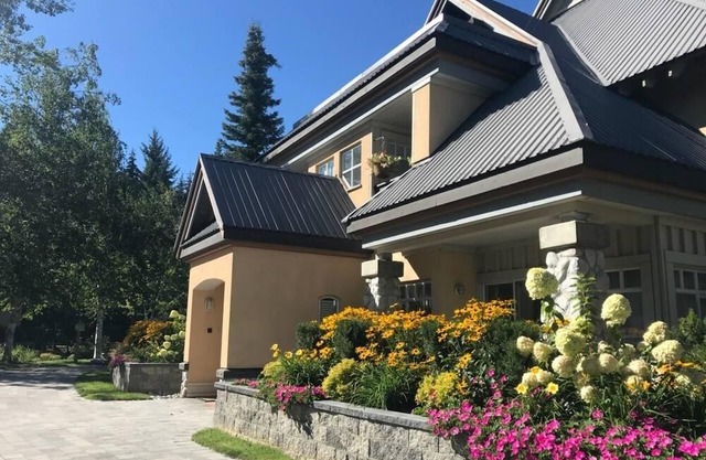 Cozy Townhome Whistler Village