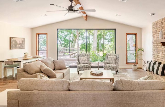 Cozy Up at the Bear’s Nest – Your Peaceful Retreat on the Brazos