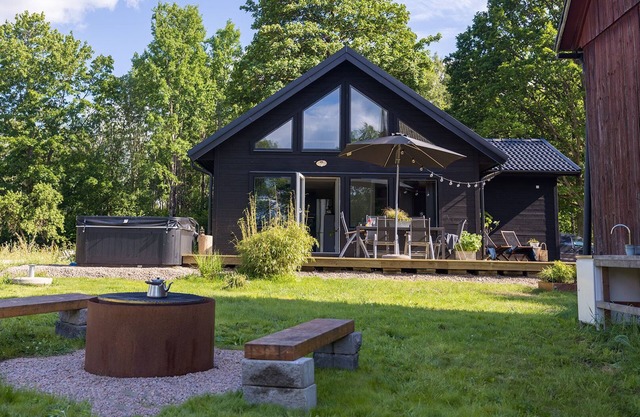 Cozy vacation home by the lake, newly built