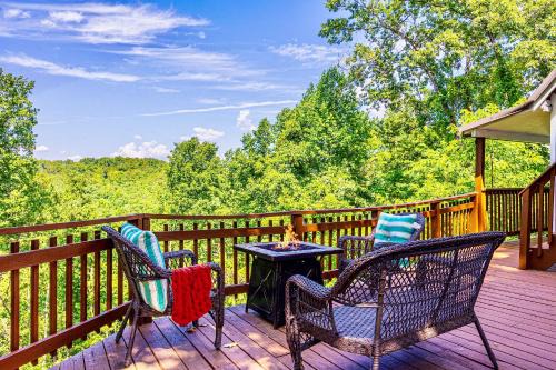 Creek, King Beds, Wow Views, Private, New, Patio, Spa, Close to Town