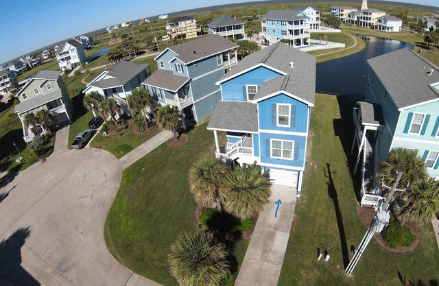 Custom Beach Cottage with Amazing Water Views From Each Room-PLUS Beach Club!