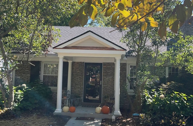 Cute bungalow located in the Fairwood neighborhood of Lexington. #15081244-1