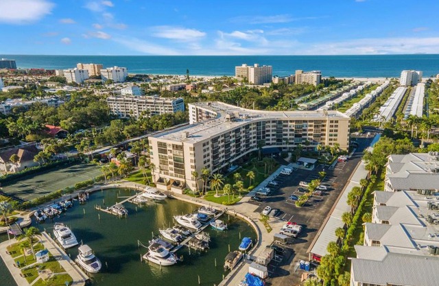 Cute Siesta Key Condo Close To Beach Restaurants