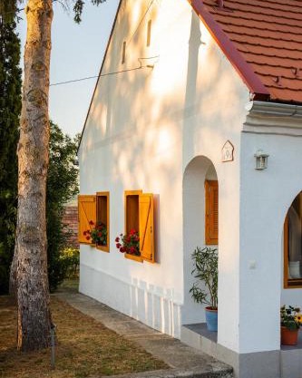 D9 Cottage