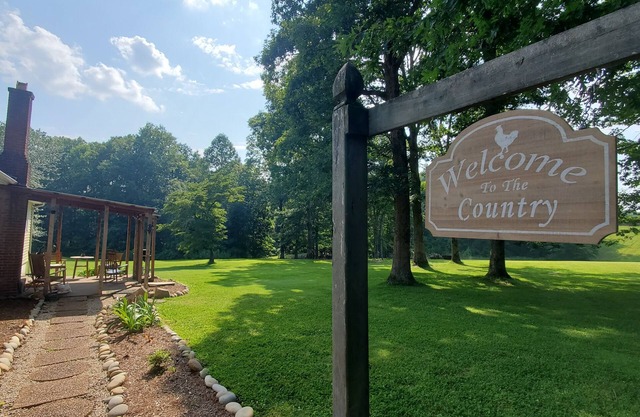 Dalton Farm-quiet, country setting w/fishing pond