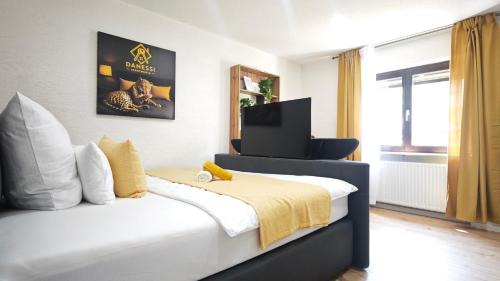 DANESSI-Business-Apartment, nahe Industriegebiet und Koblenz, WLAN, Smart TV Boxspringbett, Vollausgestattete Küche mit Ninja Heißluft, WMF uvm
