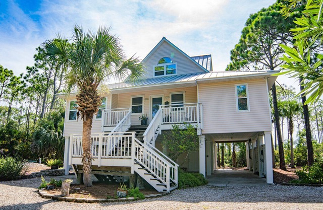 Deacon Blues, 3BR/2.5BA Dog-Friendly Home inside Plantation, Sleeps 7