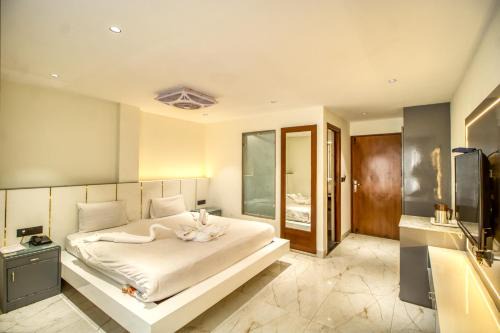 Deep Hotel