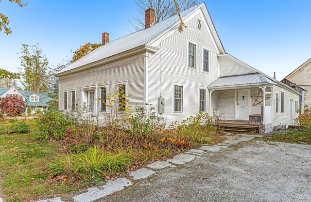 Delightful dog-friendly farmhouse with deck, yard, & W/D - near skiing & hiking