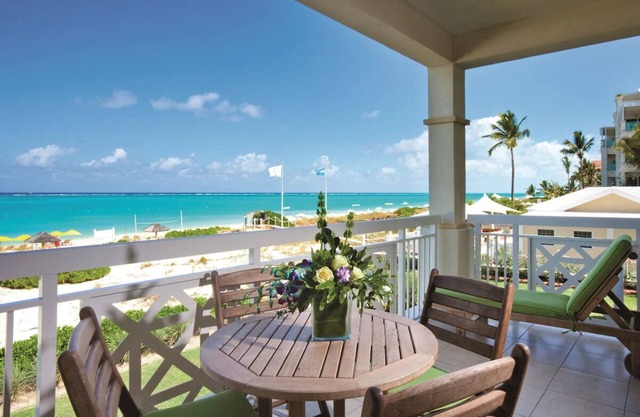 Deluxe 1 BR Oceanfront, All-Inclusive Suite at Alexandra Resort