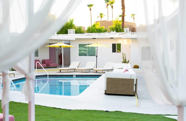 Deluxe Room, 1 King Bed, Kitchen, Pool View