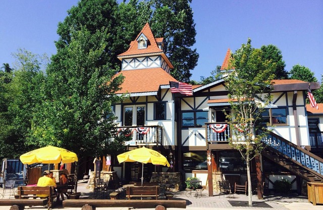 Desirable Cabin Located Just a Short Distance to Oktoberfest and Downtown Helen!