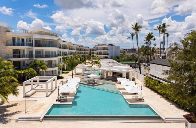 Destination Jelly Playa Coral Condo
