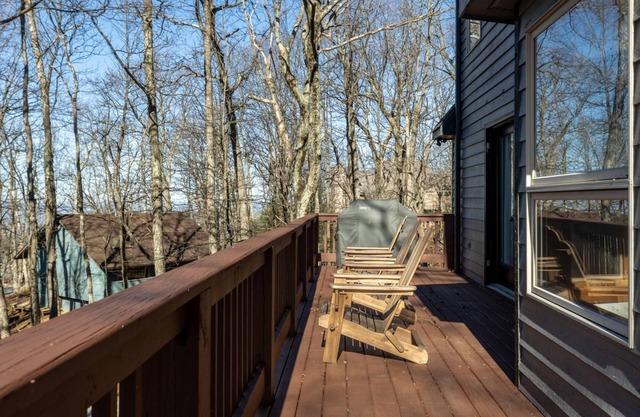 Devils Knob Hottub Wintergreen