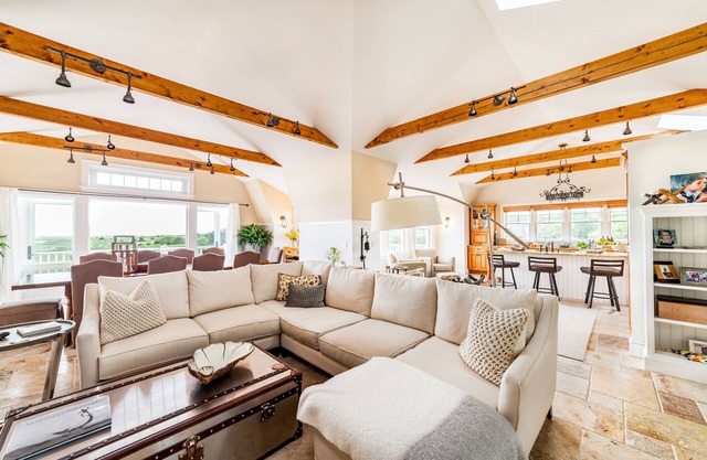 DIRECT OCEAN VIEWS OF SOUTH BEACH/KATAMA BAY!