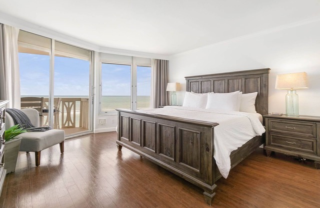 DIRECT OCEANFRONT Luxury & Modern HIGH FLOOR Condo