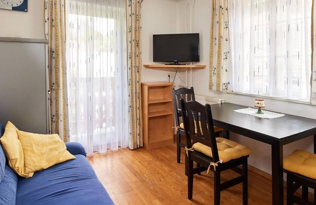 Dirndl - App. with 1 bedroom, living room/kitchen, shower, WC - Abenteuerhof Schiefer