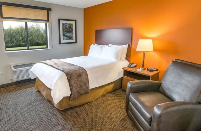 Discover Comfort: Room with Full Kitchen Near Glacier Park! Free Parking