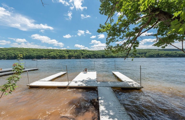 Dog Friendly Luxury Escape w/Hot Tub & Views