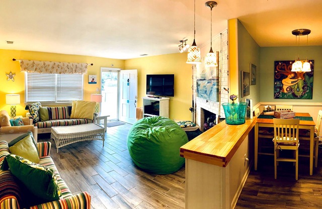 Dog-Friendly North End Cottage - Oceanside of Atlantic - completely fenced in