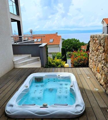 Domagoj - Luxury apartment with private parking, jacuzzi and seaview