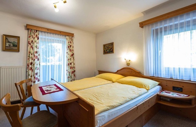 Double room with shower, toilet, breakfast - Bleiweis-Zehentner, guest house
