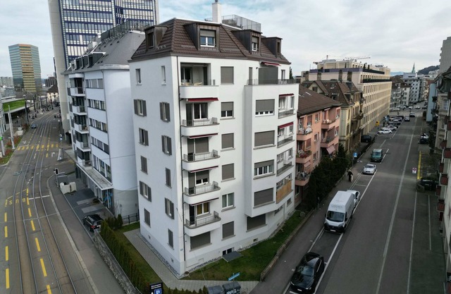 Downtown Dream: 3.5BR with Balcony and Style BA31