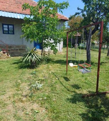Dragačevska kuća na bregu