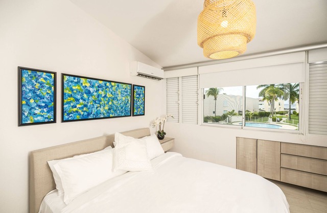 Dream Villa - modern luxe villa w/pool & beach access at Dorado