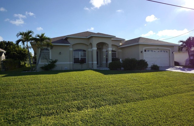 Dream villa, south facing on the canal, boat dock, XXL terrace with pool, quiet and central