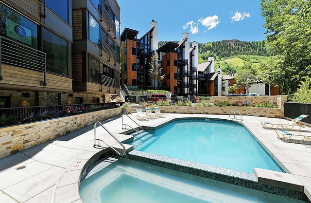 Durant Condominiums by Frias