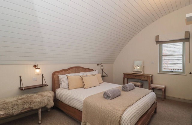 DUTCH 1, pet friendly, with a garden in Lechlade-On-Thames