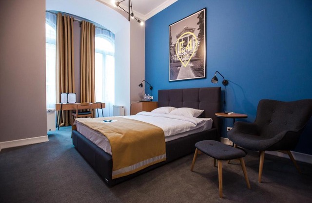 E4 Hotel