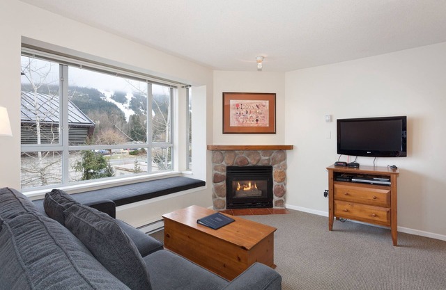 Eagle Studio-Village Location-Mountain Views