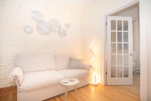 East2 Village Center Apartment w Full Amenities Great New York Location