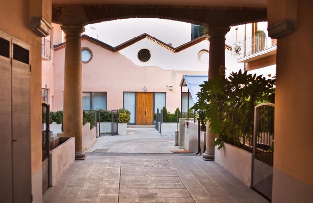 Easy Milano Rooms & Apartments